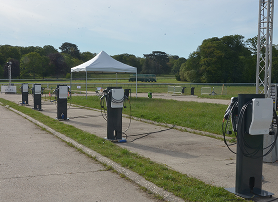 Bornes de recharge mobiles sur un parking